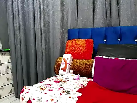 Snapshot of BustyBMWx chatting on 10.13.25 BustyBMWx online show from 10.13.25