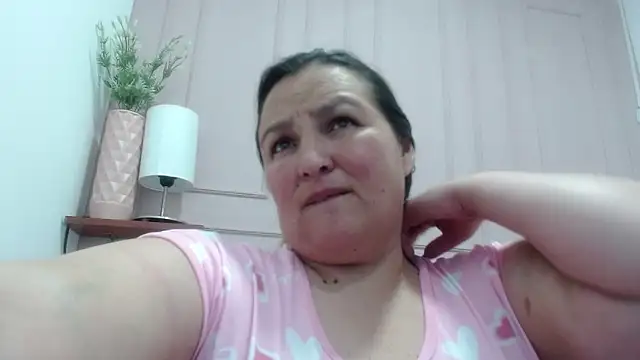 Snapshot of SweetRouse__ chatting on 10.05.25 SweetRouse online show from 10.05.25