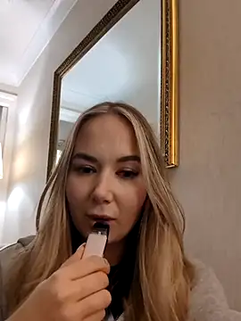 Snapshot of BarbieDolly_x chatting on 11.06.25 BarbieDolly x online show from 11.06.25