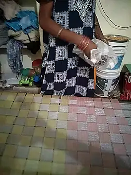 Snapshot of ARTIR1 chatting on 10.20.25 ARTIR1 online show from 10.20.25