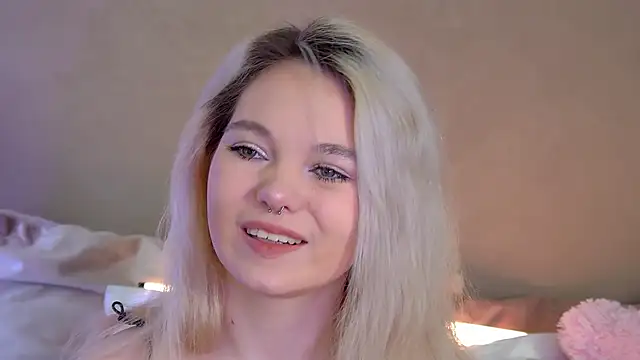 Snapshot of AnnaDelon chatting on 10.16.25 AnnaDelon online show from 10.16.25