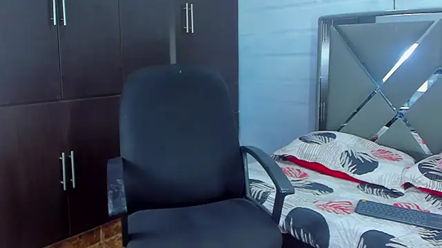 Snapshot of AlisaNaughtyTS chatting on 09.30.25 AlisaNaughtyTS online show from 09.30.25