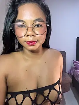 Snapshot of britanny-stone chatting on 10.19.25 britanny-stone online show from 10.19.25