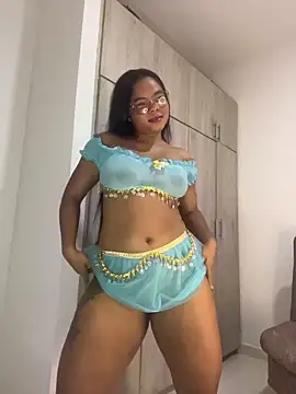 Snapshot of britanny-stone chatting on 10.21.25 britanny-stone online show from 10.21.25