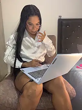 Snapshot of britanny-stone chatting on 10.24.25 britanny-stone online show from 10.24.25