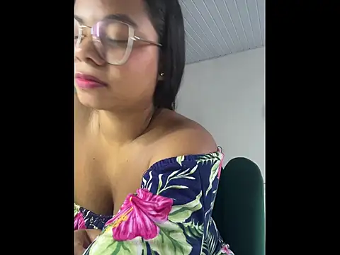 Snapshot of britanny-stone chatting on 11.06.25 britanny-stone online show from 11.06.25