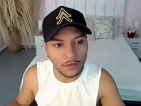 Snapshot of Max_Rivers chatting on 10.14.25 Max Rivers online show from 10.14.25