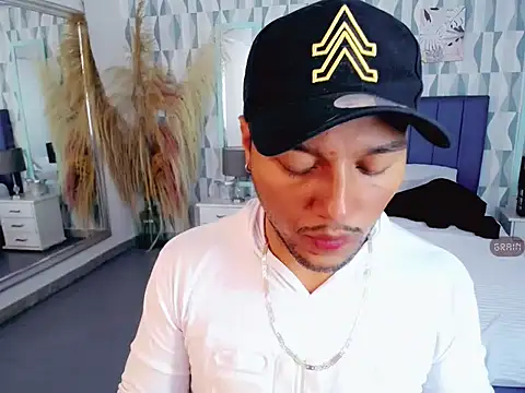 Snapshot of Max_Rivers chatting on 10.18.25 Max Rivers online show from 10.18.25