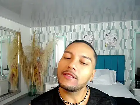Snapshot of Max_Rivers chatting on 10.24.25 Max Rivers online show from 10.24.25