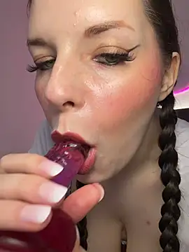 Mila-Jasmin online show from 05.26.26