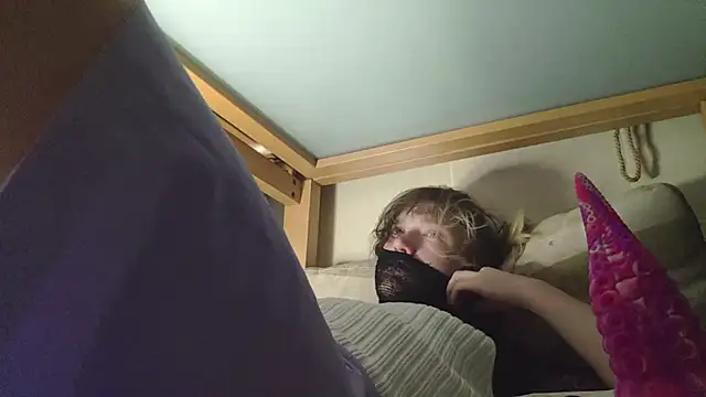 Snapshot of LilithsEve chatting on 09.30.25 LilithsEve online show from 09.30.25