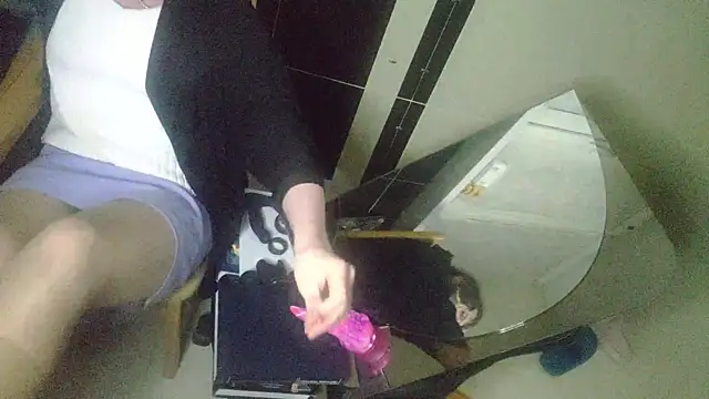 Snapshot of LilithsEve chatting on 10.22.25 LilithsEve online show from 10.22.25