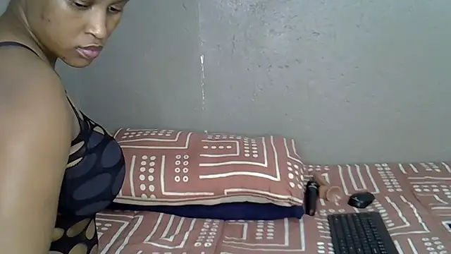 Snapshot of Bellabootie chatting on 10.31.25 Bellabootie online show from 10.31.25