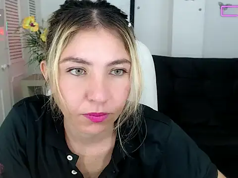 vanessa 21   online show from 10.10.25