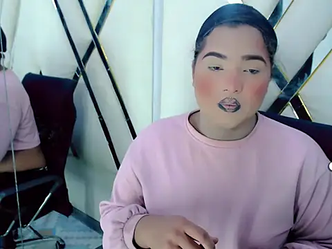 Snapshot of AuroraRoss chatting on 10.01.25 AuroraRoss online show from 10.01.25