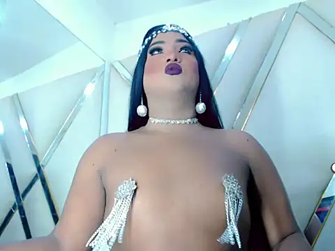 Snapshot of AuroraRoss chatting on 10.04.25 AuroraRoss online show from 10.04.25