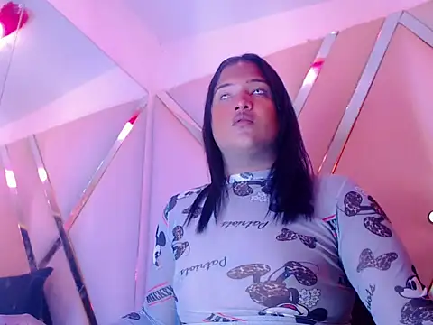 Snapshot of AuroraRoss chatting on 10.16.25 AuroraRoss online show from 10.16.25