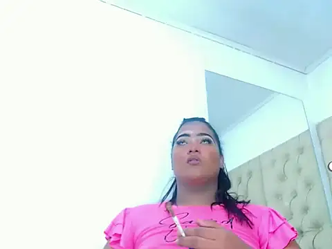 Snapshot of AuroraRoss chatting on 10.19.25 AuroraRoss online show from 10.19.25