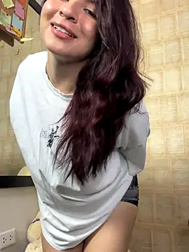 Snapshot of came_lia1 chatting on 10.04.25 came lia1 online show from 10.04.25