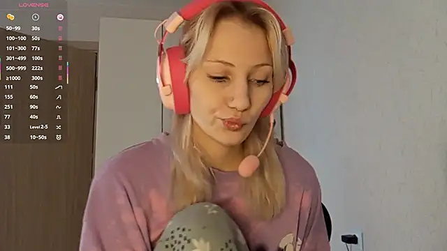 KandaceMassanelli online show from 10.10.25