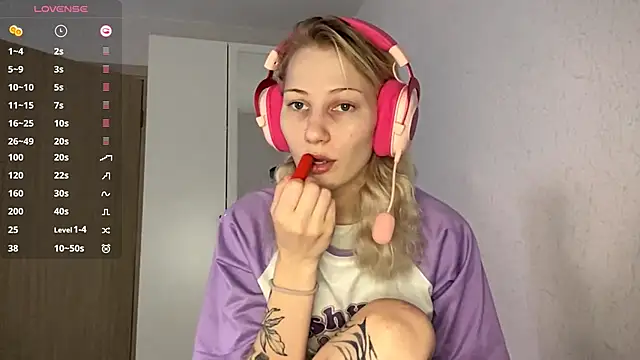 KandaceMassanelli online show from 10.27.25