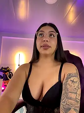 kloe28 online show from 10.25.25