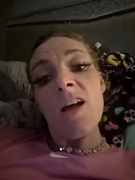 Snapshot of arinna93 chatting on 10.31.25 arinna93 online show from 10.31.25