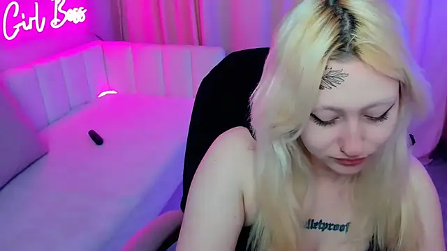 Snapshot of JuliaSharkk chatting on 09.29.25 JuliaSharkk online show from 09.29.25