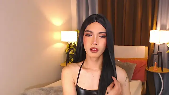 Snapshot of AmarraSins chatting on 09.28.25 AmarraSins online show from 09.28.25