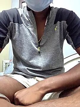 Snapshot of handsome_blg_tam chatting on 10.29.25 handsome blg tam online show from 10.29.25