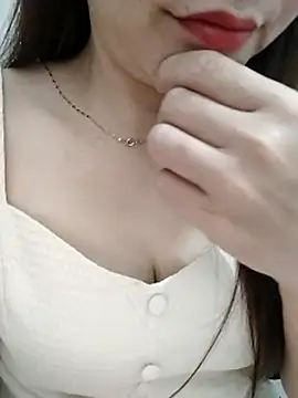 Snapshot of Girl_Shy2000 chatting on 10.08.25 Girl Shy2000 online show from 10.08.25