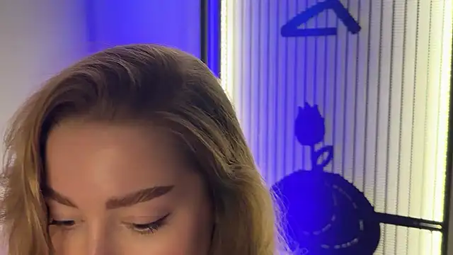 Snapshot of Fynariss chatting on 10.24.25 Fynariss online show from 10.24.25