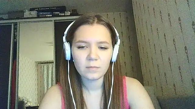 Snapshot of Kalivess chatting on 10.24.25 Kalivess online show from 10.24.25