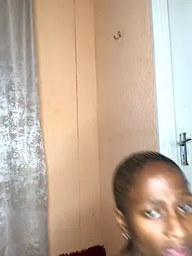 Snapshot of Caramel102004 chatting on 09.25.25 Caramel102004 online show from 09.25.25