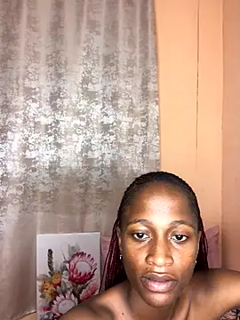 Snapshot of Caramel102004 chatting on 10.15.25 Caramel102004 online show from 10.15.25