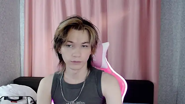 Snapshot of evan_reinhart chatting on 10.03.25 evan reinhart online show from 10.03.25