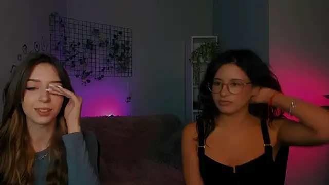 Snapshot of lia_make_love chatting on 10.04.25 lia make love online show from 10.04.25