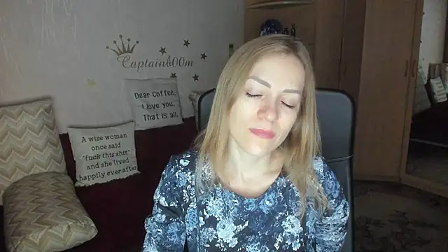 Snapshot of Tiffany_Bates chatting on 10.14.25 Tiffany Bates online show from 10.14.25