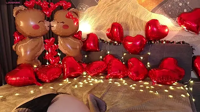 Snapshot of MilaYumi chatting on 02.12.26 MilaYumi online show from 02.12.26