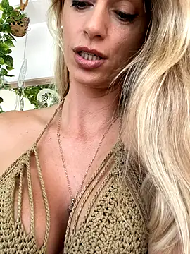 Snapshot of ericafontesx chatting on 09.26.25 ericafontesx online show from 09.26.25