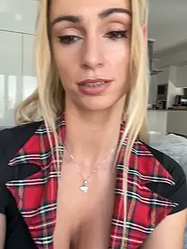 Snapshot of ericafontesx chatting on 10.10.25 ericafontesx online show from 10.10.25