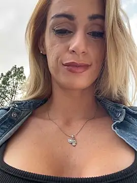 Snapshot of ericafontesx chatting on 10.27.25 ericafontesx online show from 10.27.25