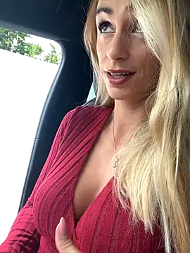 Snapshot of ericafontesx chatting on 10.28.25 ericafontesx online show from 10.28.25