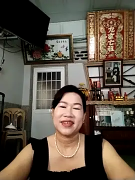 Snapshot of Tyty_xx chatting on 10.09.25 Tyty xx online show from 10.09.25