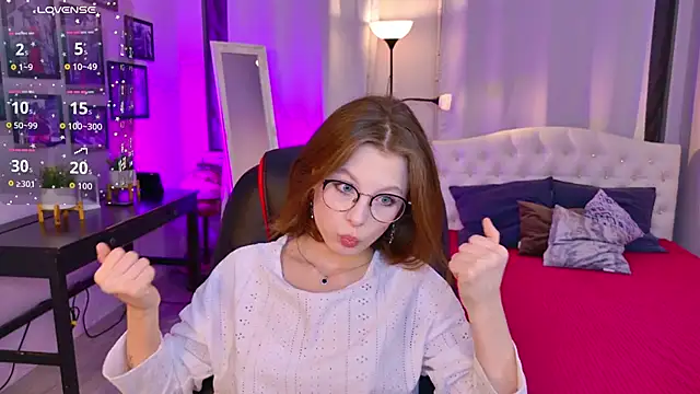 Snapshot of Bubblegum_Babe_ chatting on 10.25.25 Bubblegum Babe  online show from 10.25.25