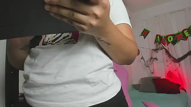 Snapshot of vanelope_smith chatting on 10.19.25 vanelope smith online show from 10.19.25