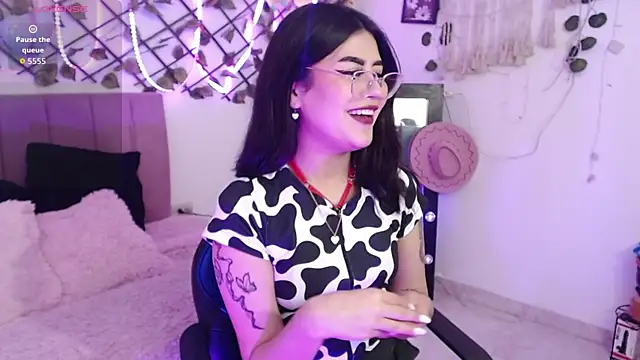 Snapshot of isa_bunny18 chatting on 10.24.25 isa bunny18 online show from 10.24.25