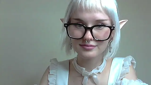 Snapshot of Paradoxy_ chatting on 10.01.25 Paradoxy  online show from 10.01.25