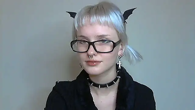 Snapshot of Paradoxy_ chatting on 10.23.25 Paradoxy  online show from 10.23.25