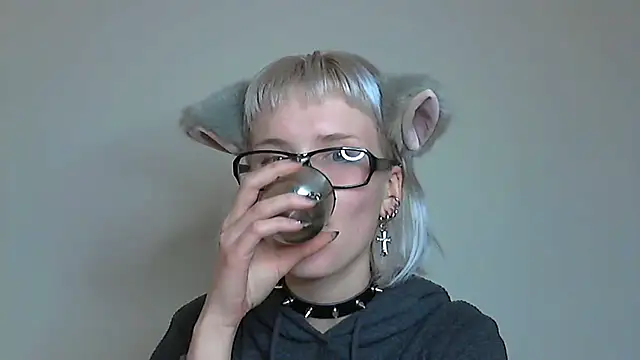 Snapshot of Paradoxy_ chatting on 10.24.25 Paradoxy  online show from 10.24.25
